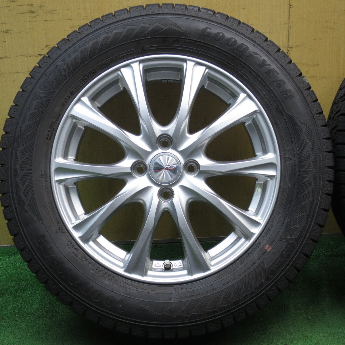 キレイ！21年★スタッドレス 195/65R16 グッドイヤー アイスナビ8 ILLUGA 16インチ PCD100/4H★5062102NJス