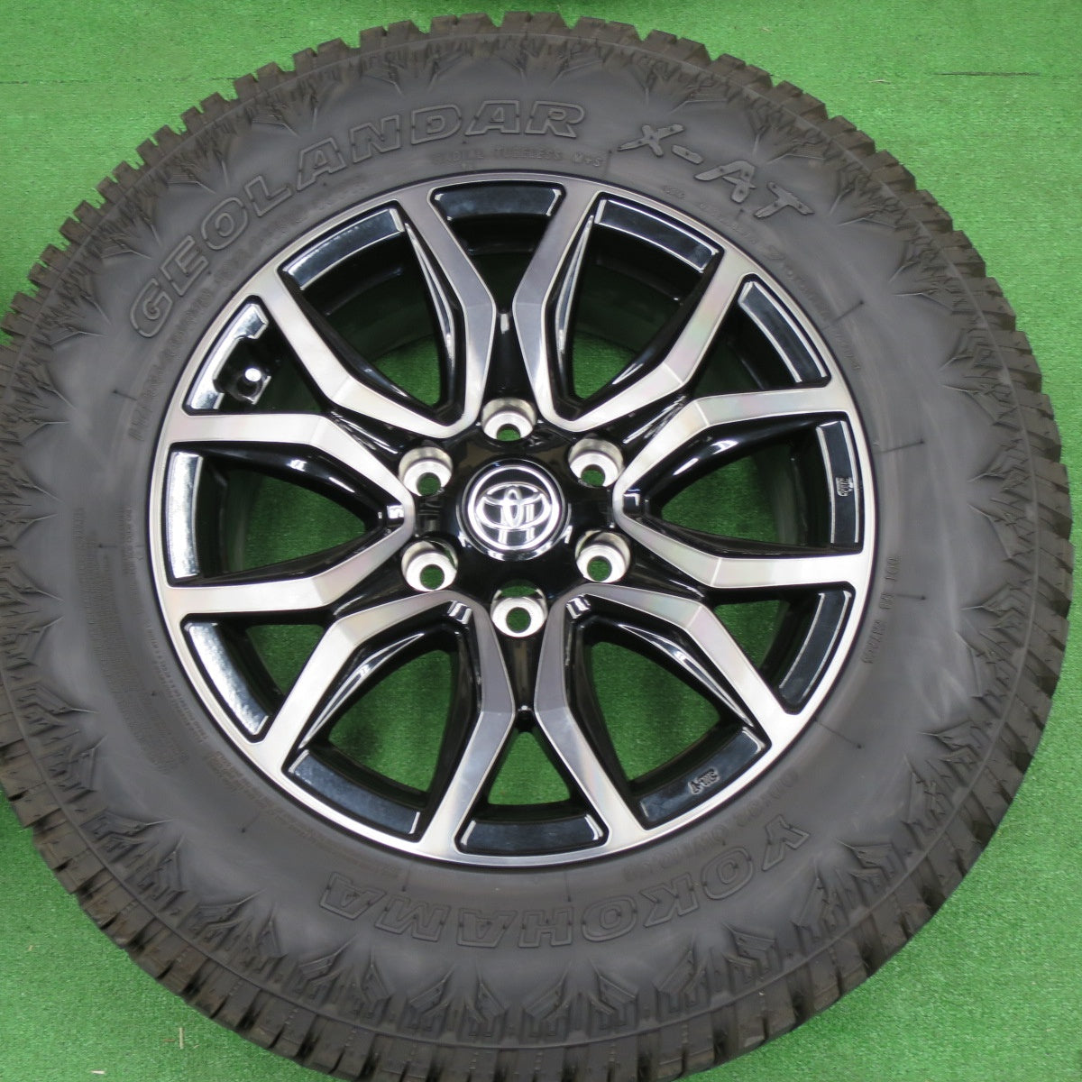 バリ溝！25年！キレイ！9.5分★トヨタ GUN125 ハイラックス GRスポーツ 純正 265/65R18 122/119Q ヨコハマ ジオランダー X-AT 18インチ PCD139.7/6H★6022801NKノ