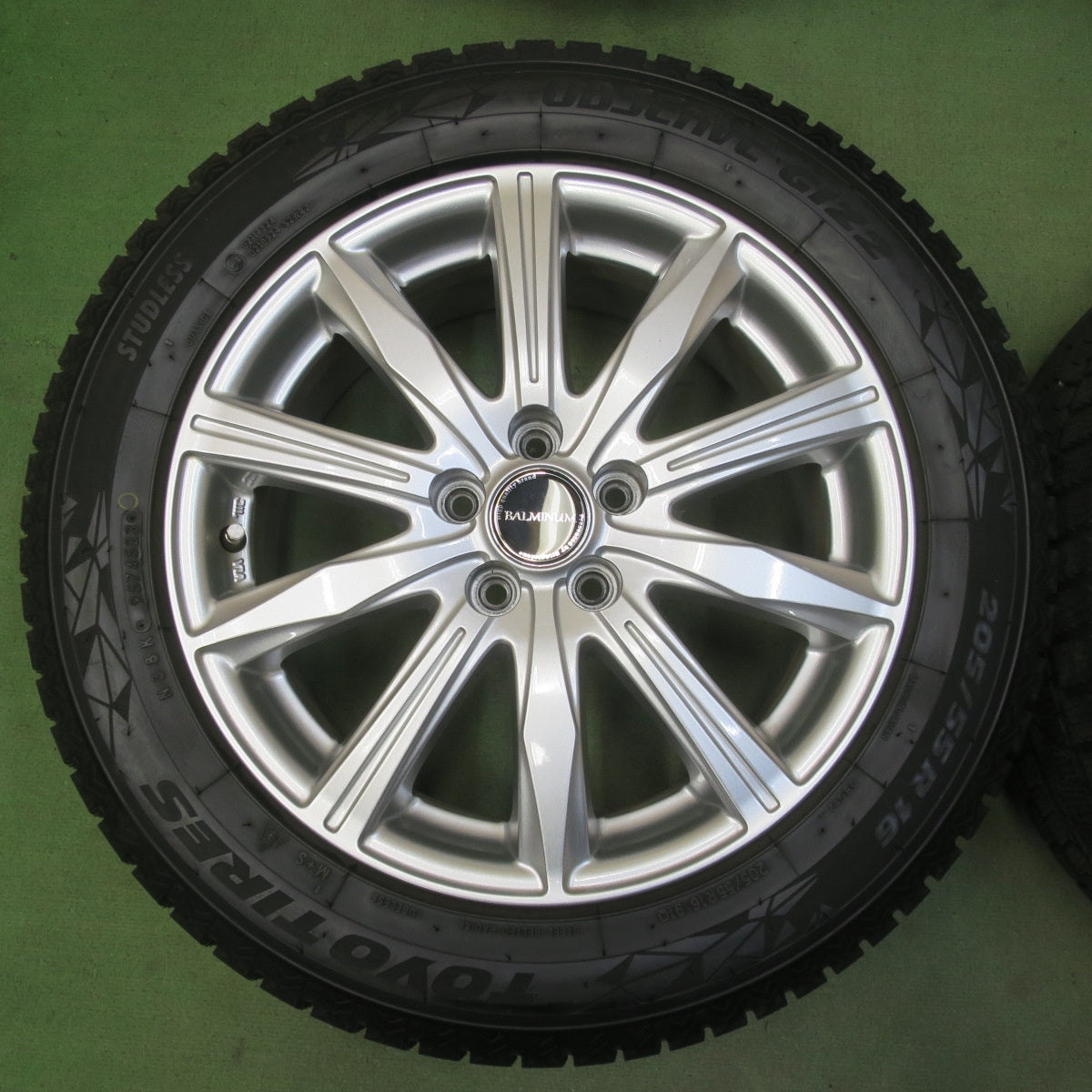 バリ溝！23年！キレイ！9.5分◎インプレッサ 等 205/55R16 スタッドレス トーヨー オブザーブ GIZ2 BALMINUM KR10 バルミナ 16インチ PCD100/5H◎6101306イス