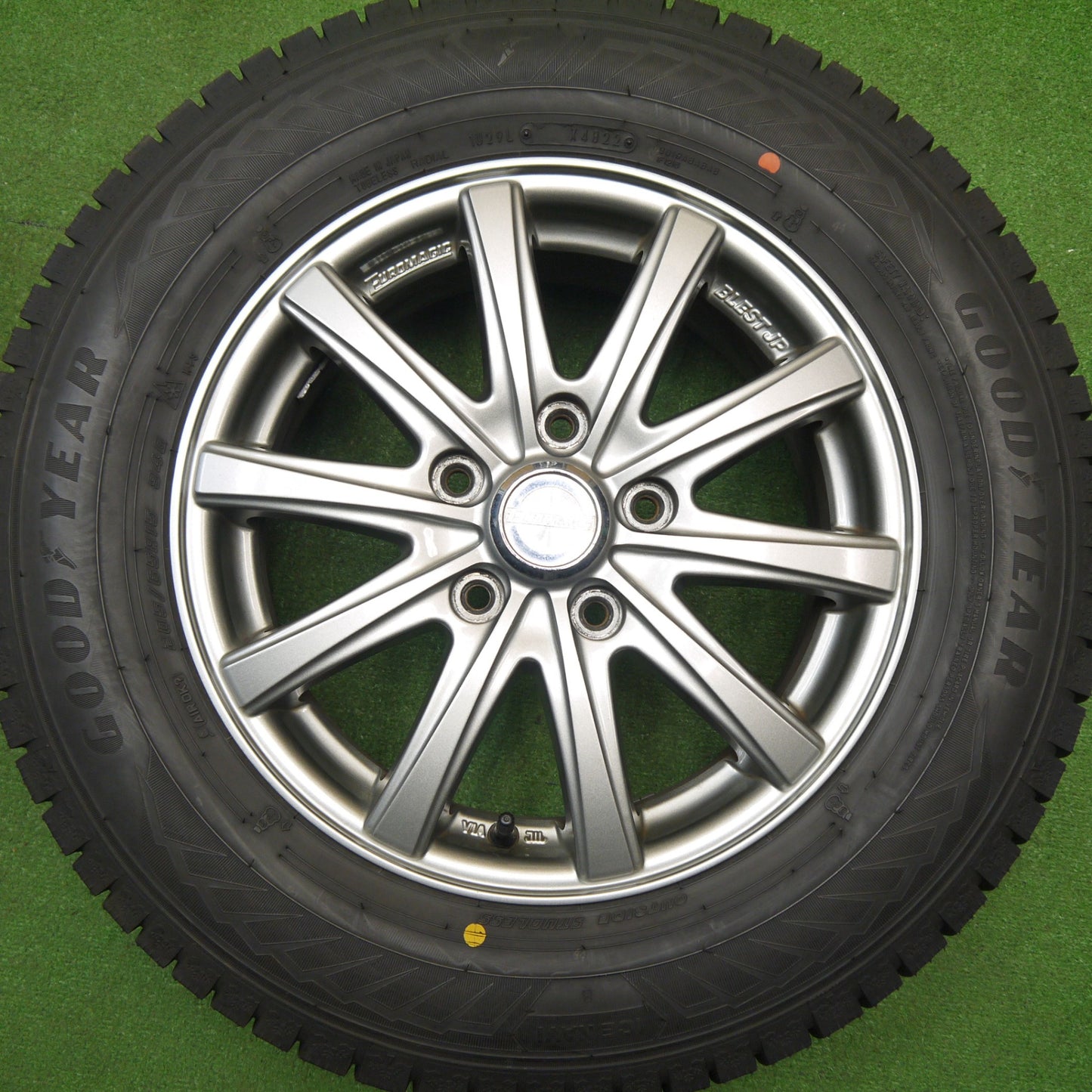 バリ溝！22年！キレイ！ほぼ10分★スタッドレス 205/65R15 グッドイヤー アイスナビ8 EUROMAGIC BLEST JP ユーロマジック 15インチ PCD114.3/5H★5120303Hス