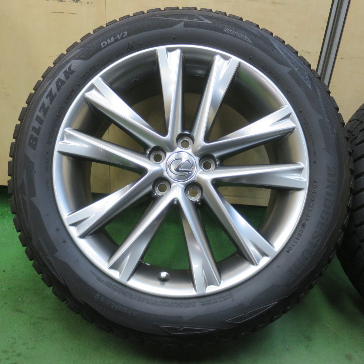 キレイ★レクサス RX Fスポーツ 純正 235/55R19 スタッドレス ブリヂストン ブリザック DM-V2 19インチ PCD114.3/5H★6030310イス
