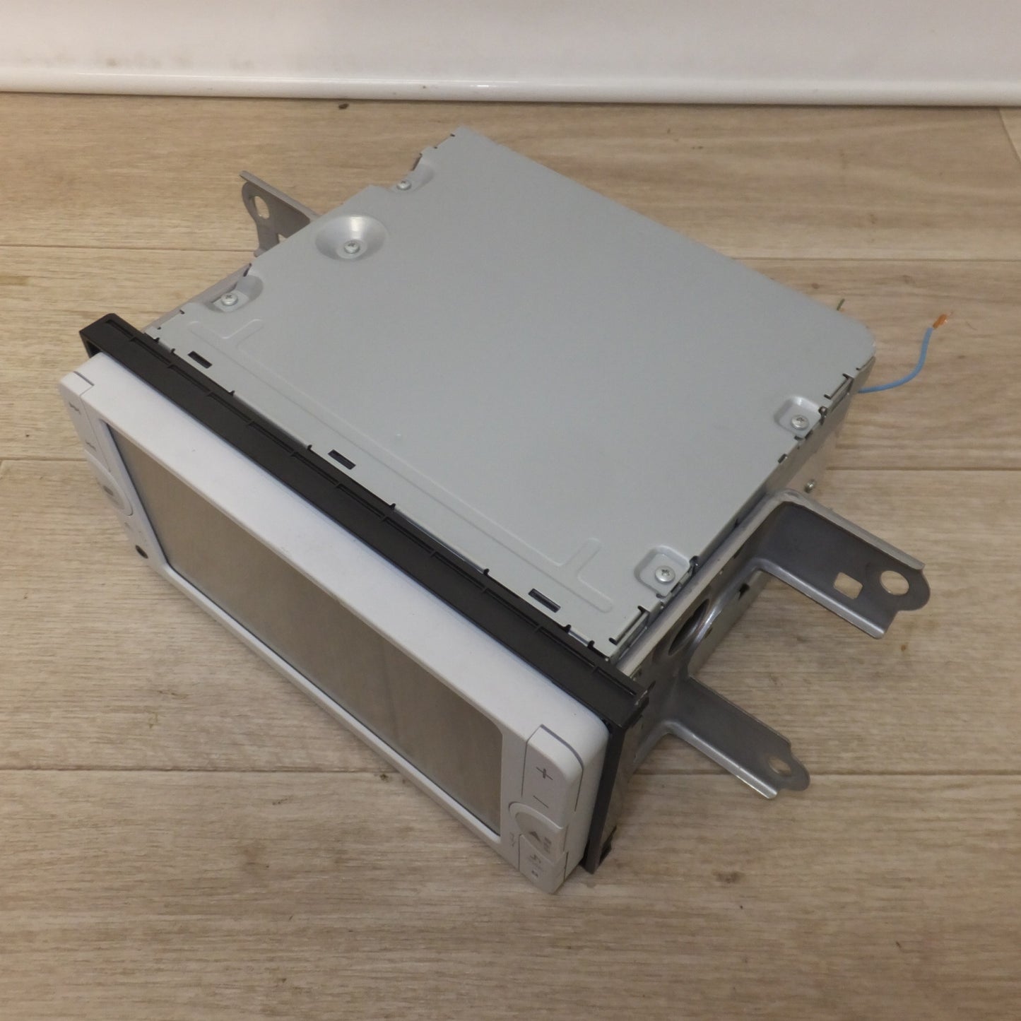 [送料無料] 現状品★パイオニア製 トヨタ 純正 メモリーナビ マルチAVステーション NSCP-W62 08545-00V70 セキュリティロック品[44]★