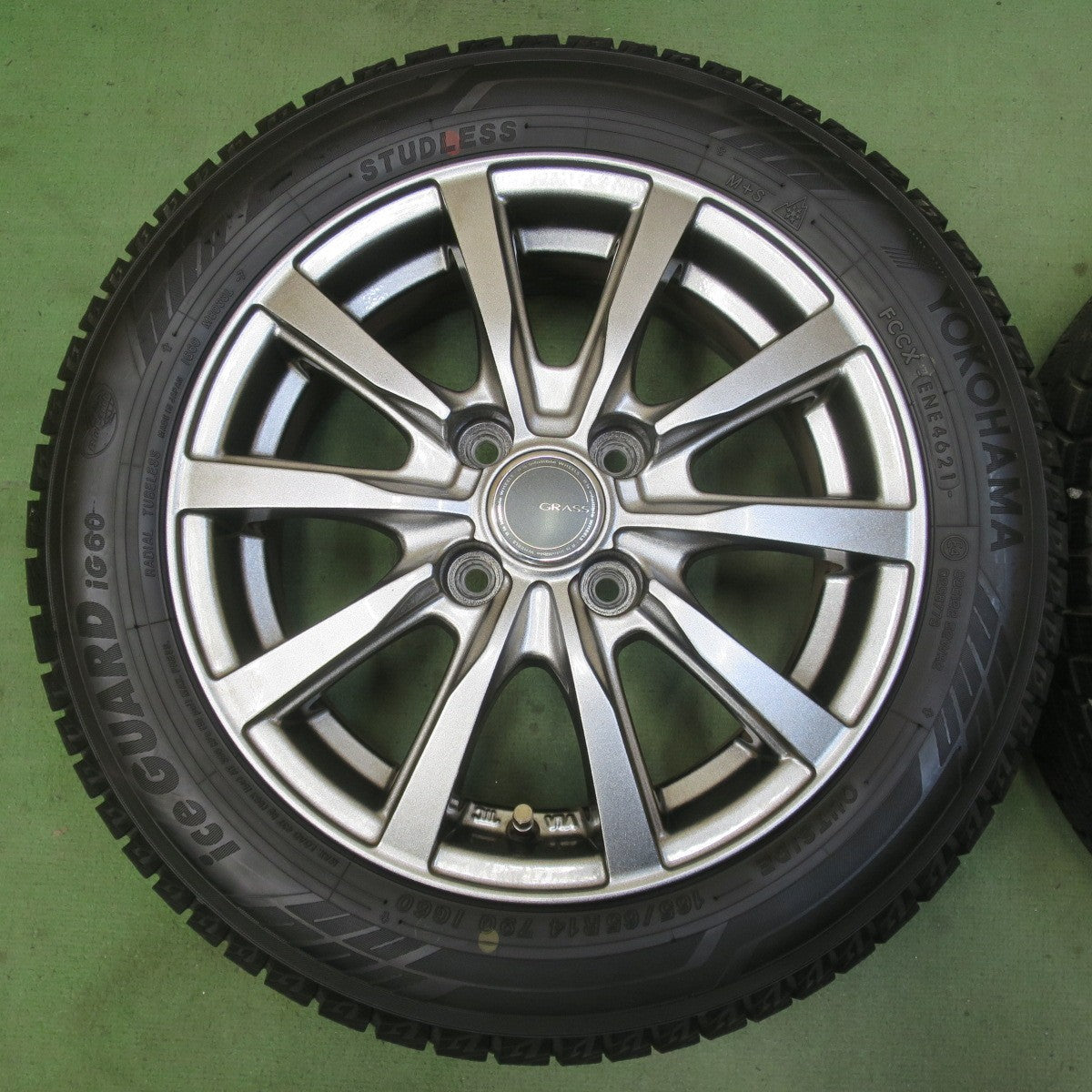 バリ溝！キレイ！9.5分以上★スタッドレス 165/65R14 ヨコハマ アイスガード iG60 GRASS グラス 14インチ PCD100/4H★6051803イス