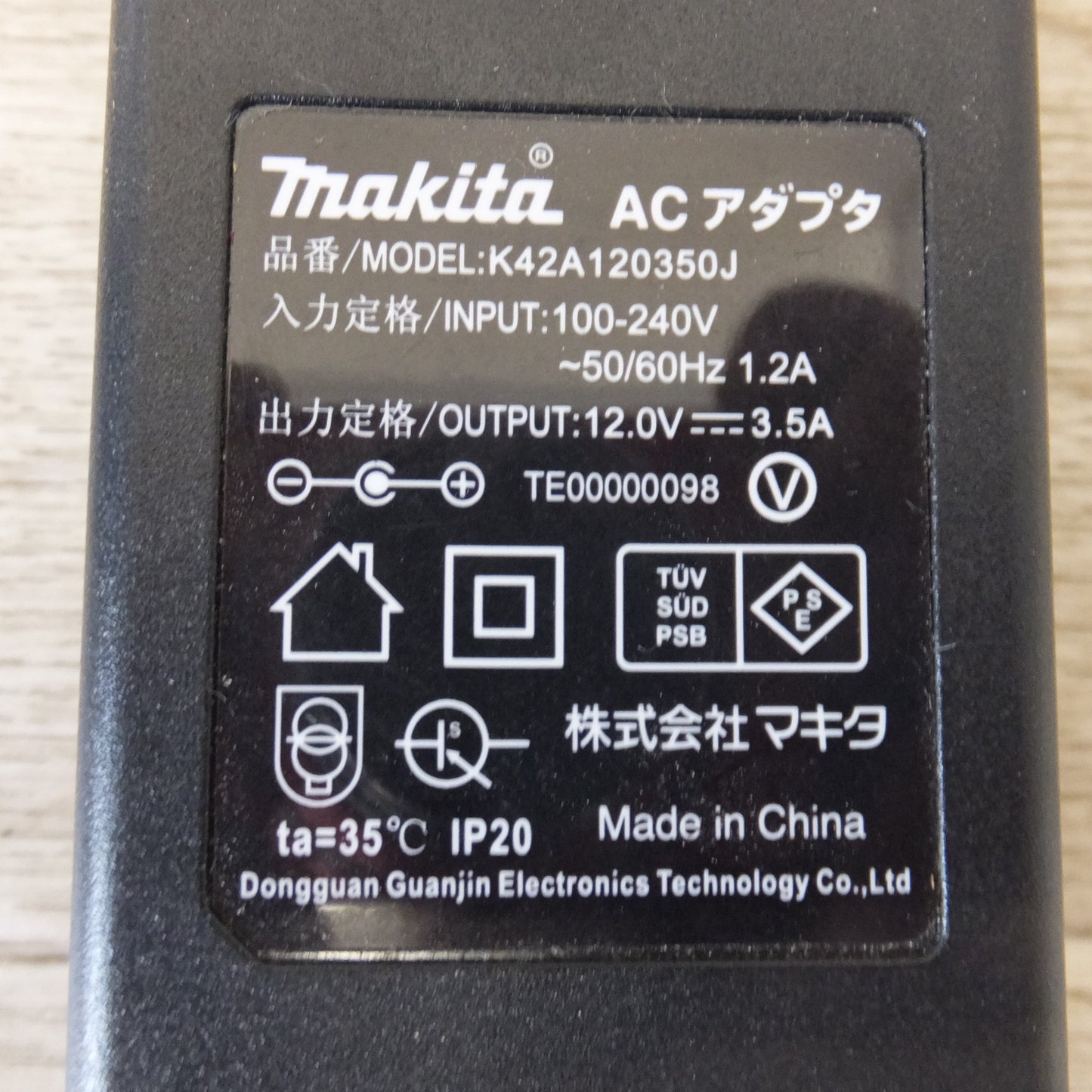 [送料無料] ★マキタ makita 充電式産業扇 CF300D 　ACアダプタ K42A120350J　セット　バッテリ なし★