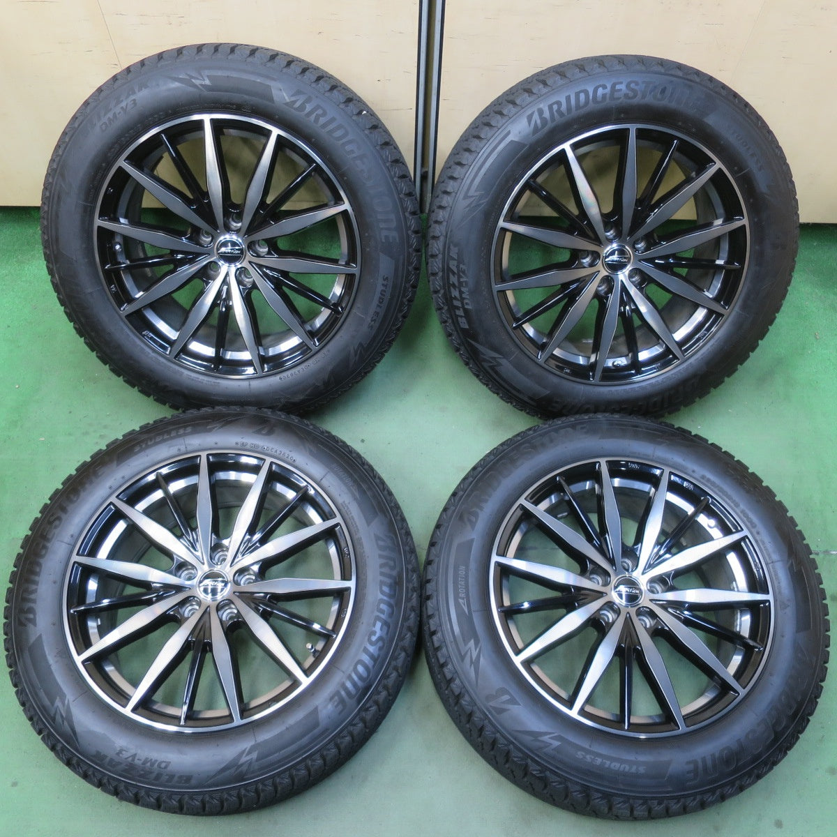 バリ溝！キレイ！9.5分★スタッドレス 225/60R18 ブリヂストン ブリザック DM-V3 F-Direction WF10 Fディレクション 18インチ PCD114.3/5H★6042307イス