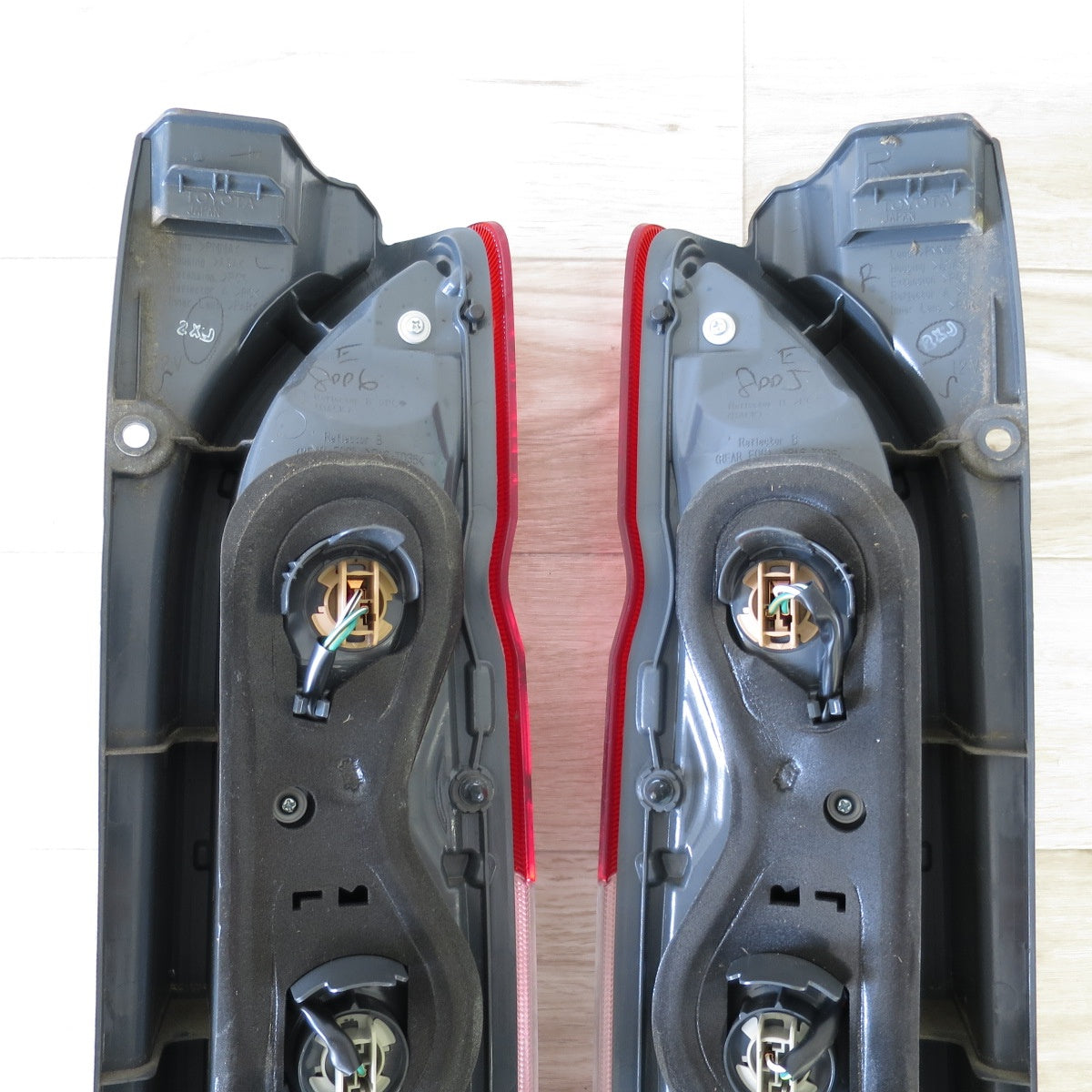 [送料無料] 左右セット◇トヨタ 200系 ハイエース スーパー GL 純正 テールランプ テールライト A045053 KOITO 26-140◇