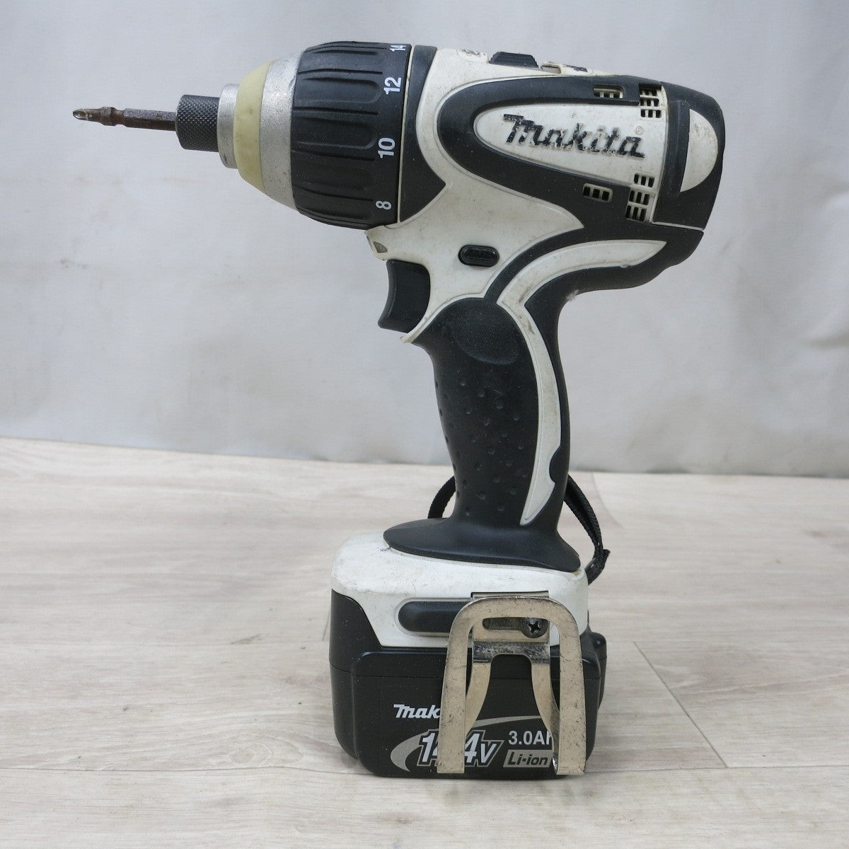 [送料無料] ◆マキタ 充電式 4モード インパクト ドライバ 14.4V TP130D 充電器 バッテリー ケース付き 電動 工具◆
