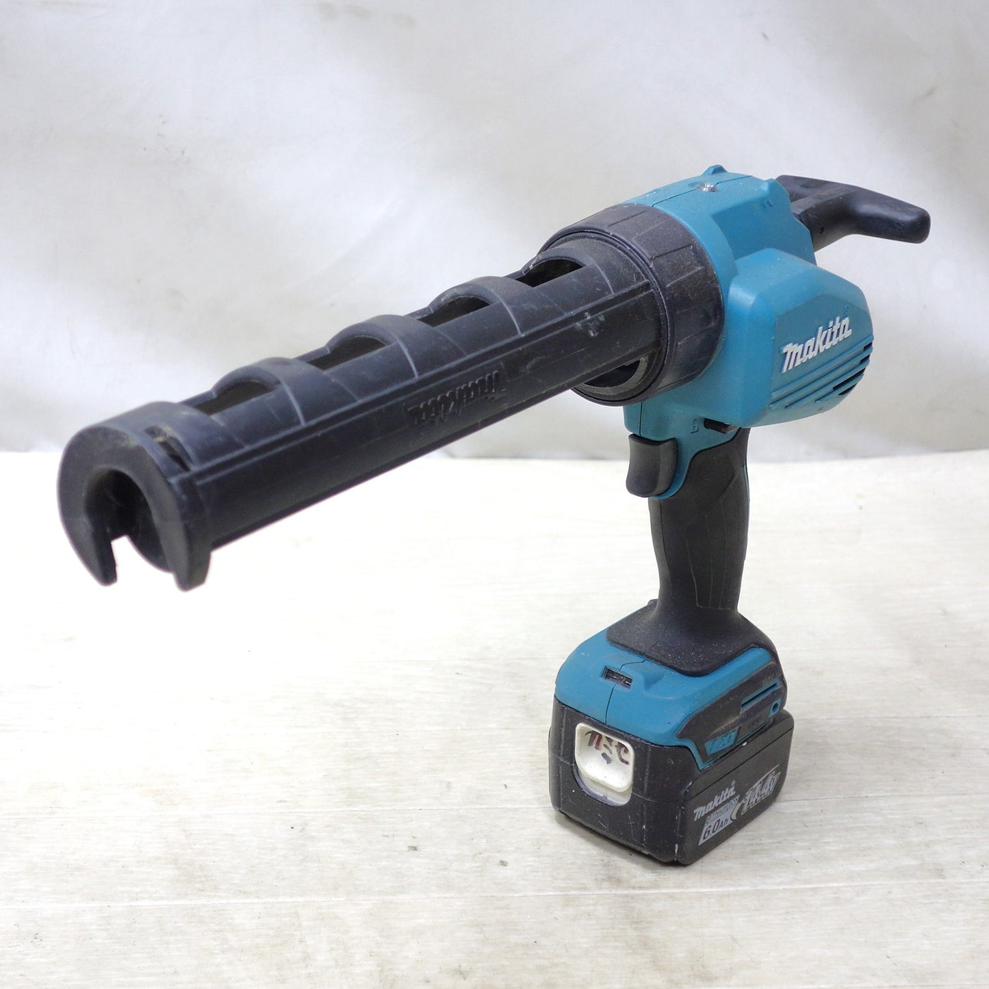 [送料無料] ◆makita マキタ 充電式コーキングガン CG140D 14.4V バッテリー付き 電動工具◆
