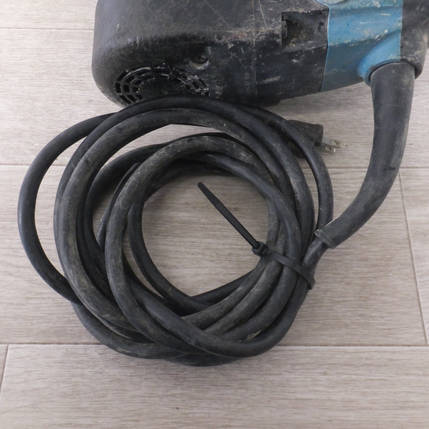 [送料無料] ★マキタ makita 電動ハンマ HM1111C　100V～ 15A 50-60Hz 1300W★