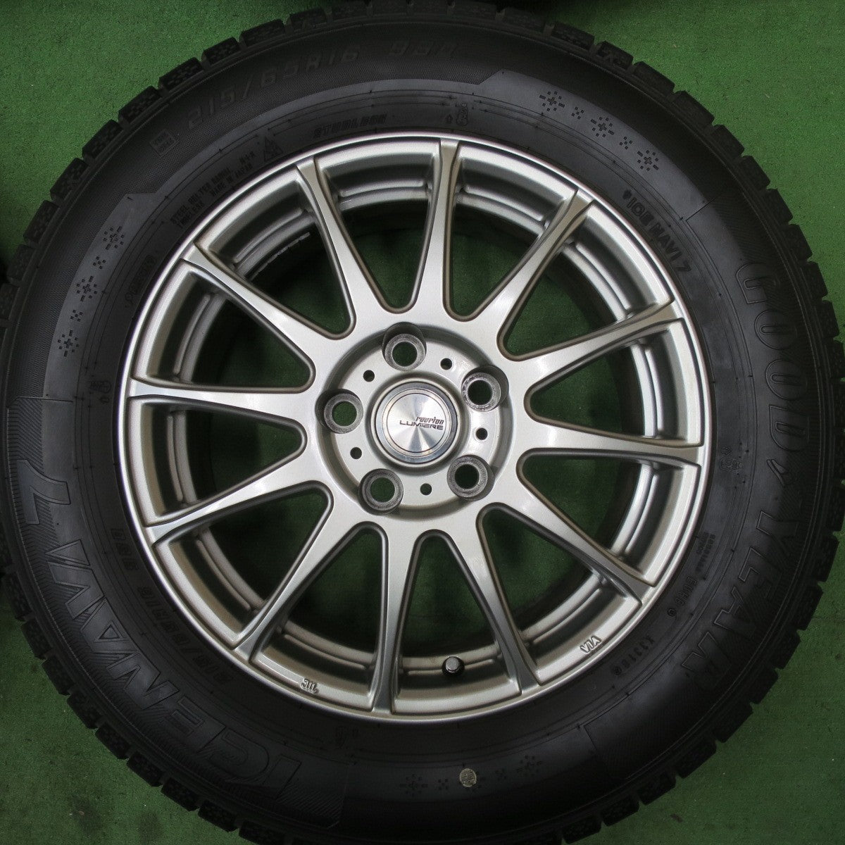 バリ溝！キレイ！9分★スタッドレス 215/65R16 グッドイヤー アイスナビ7 ravrion LUMIERE ラブリオン 16インチ PCD114.3/5H★5052801TTス