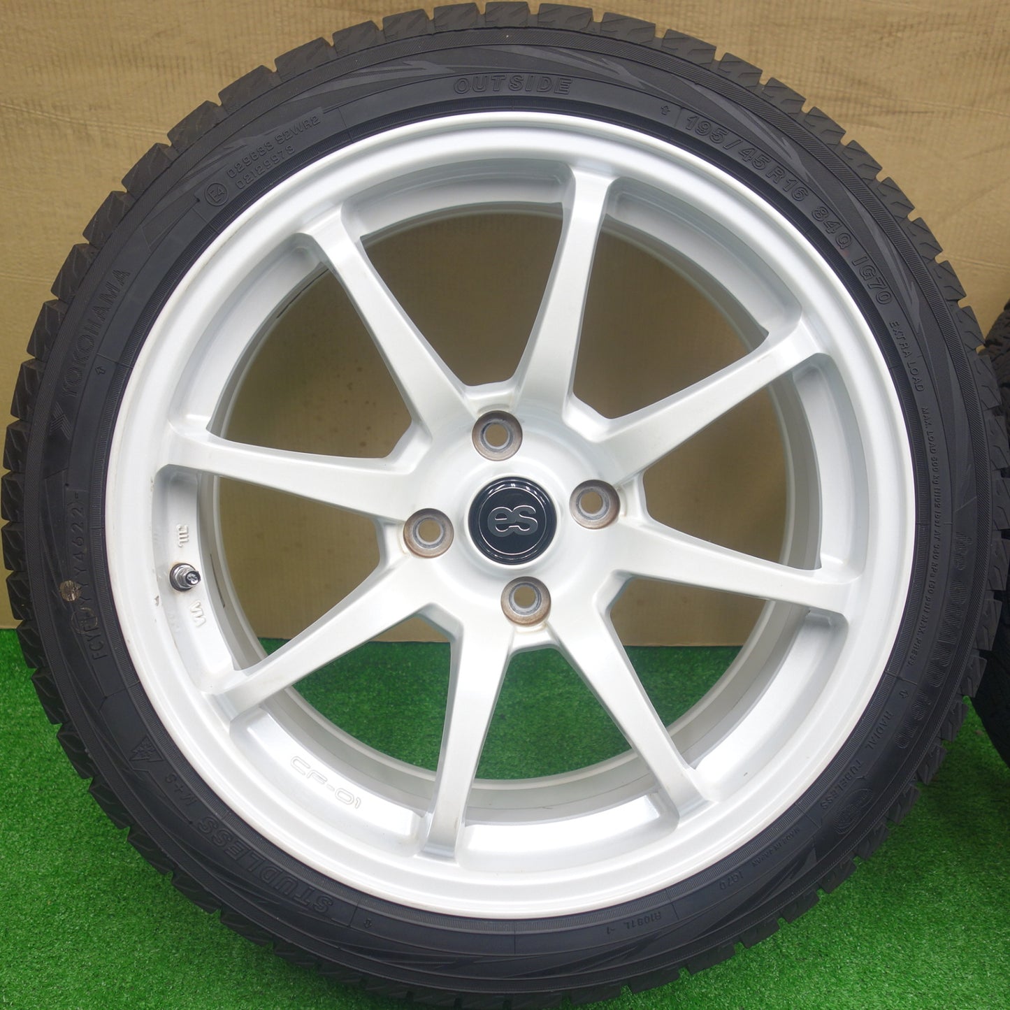 バリ溝！22年！9.5分★アバルト 595 等 THREEHUNDRED CF-01 195/45R16 スタッドレス ヨコハマ アイスガード iG70 スリーハンドレット CF01 PCD98/4H★5122202KTス