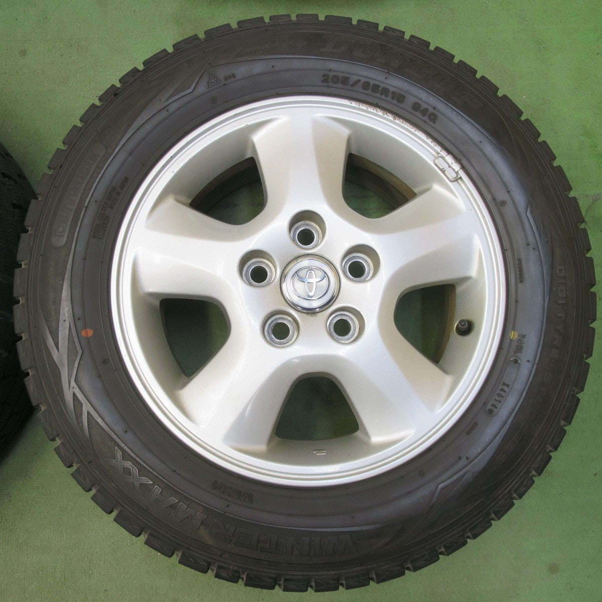 バリ溝！9分★トヨタ イプサム 純正 205/65R15 スタッドレス ダンロップ ウインターマックス WM01 15インチ PCD114.3/5H★6051008イス