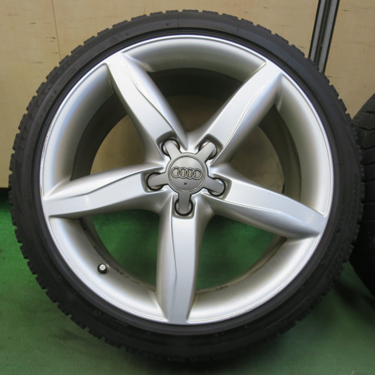 4本価格★アウディ A4 純正 225/40R18 スタッドレス ブリヂストン ブリザック VRX 18インチ PCD112/5H★6043014イス