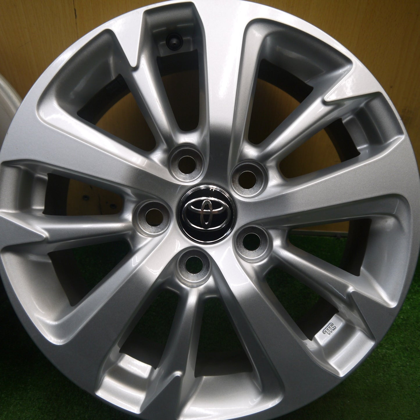 新車外し★トヨタ ヤリスクロス 純正 ホイール 16インチ 16×6.5J PCD114.3/5H★6010609Hホ