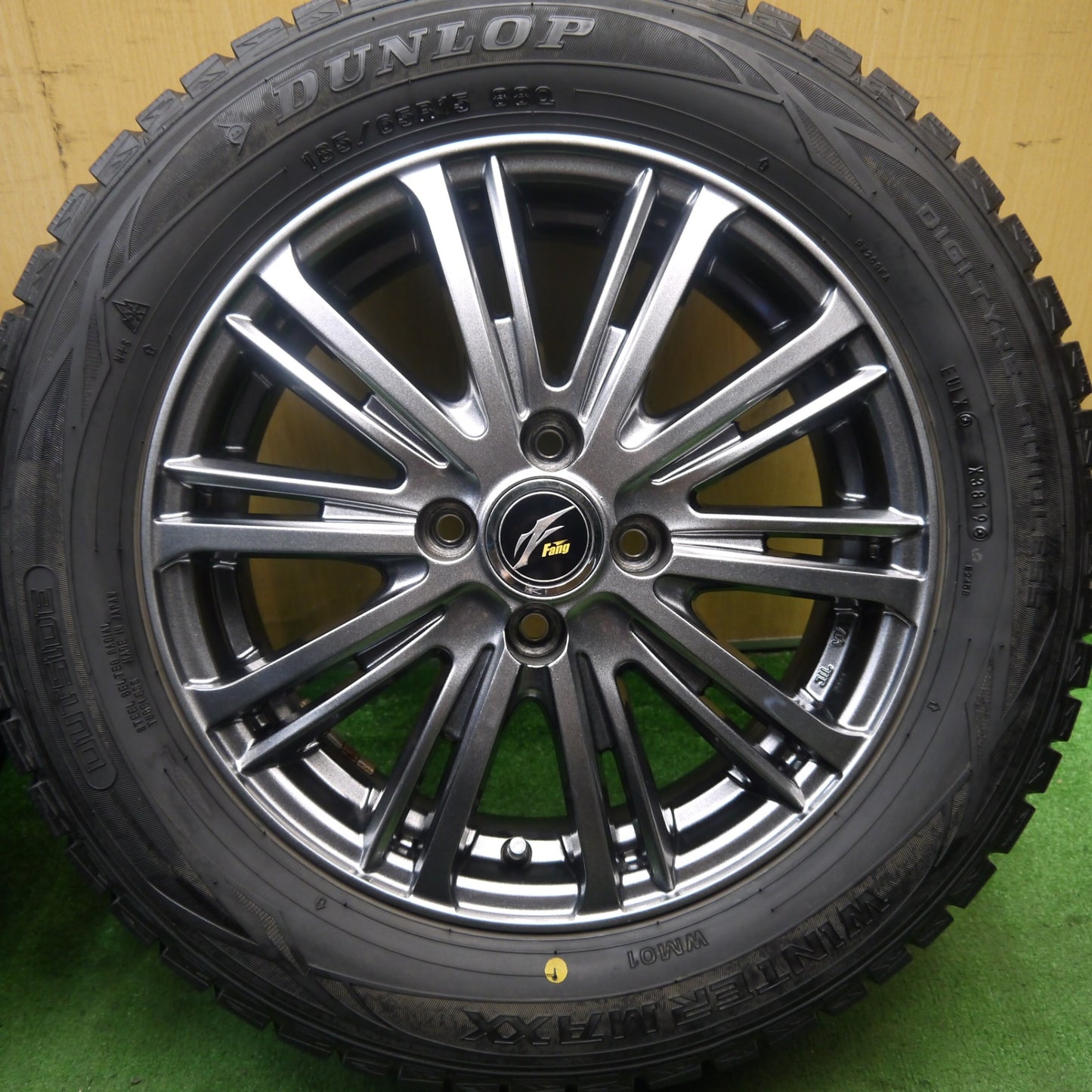 バリ溝！キレイ！9.5分★スタッドレス 185/65R15 ダンロップ ウインターマックス WM01 Fang SINOLION ファング 15インチ PCD100/4H★5071804Hス