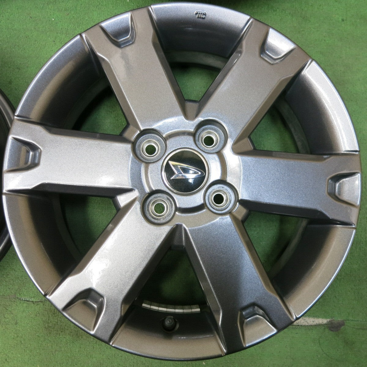 [送料無料] キレイ★ダイハツ タフト 純正 ホイール 15インチ 15×4.5J PCD100/4H★5012201SYホ