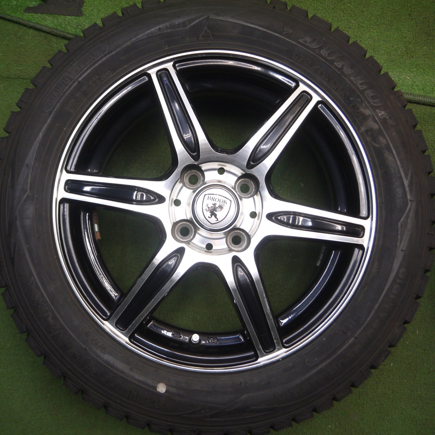 *送料無料* 超バリ溝！ほぼ10分★スタッドレス 175/65R15 ダンロップ ウインターマックス WM01 BROOK ブルック 15インチ PCD100/4H★4060411Hス