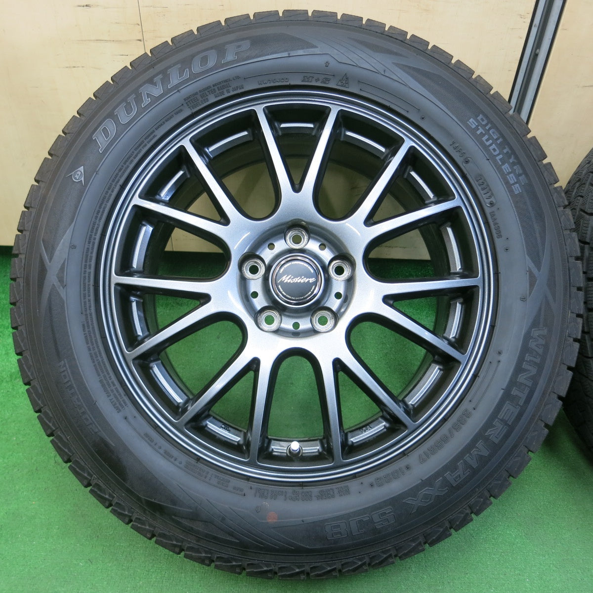 *送料無料* バリ溝！キレイ！9.5分★スタッドレス 225/65R17 ダンロップ ウインターマックス SJ8 Mistiere ミスティーレ 17インチ PCD114.3/5H★4042703イス