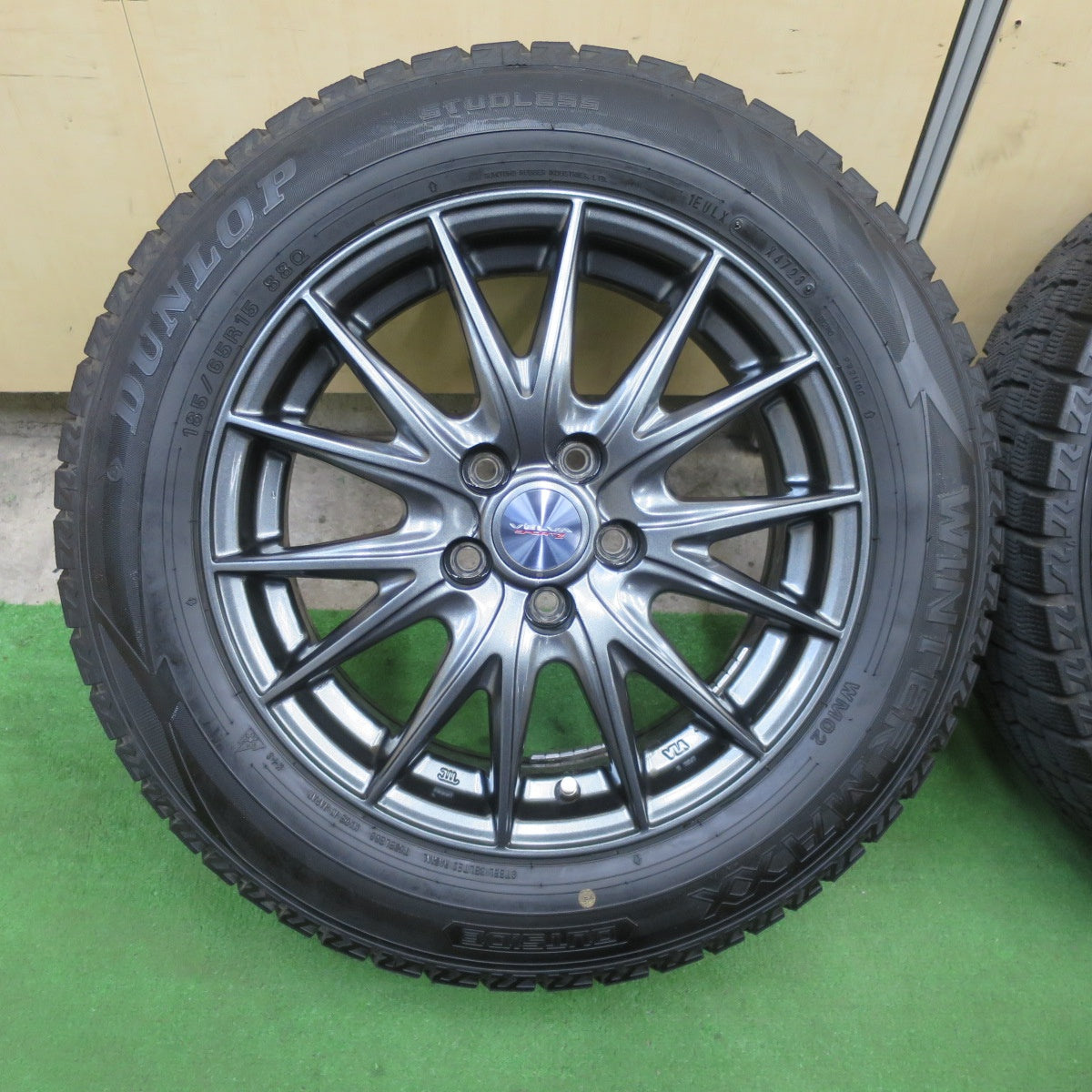 バリ溝！23年！キレイ！9分★シエンタ 等 185/65R15 スタッドレス ダンロップ ウインターマックス WM02 VELVA SPORTZ ヴェルヴァ 15インチ PCD100/5H★6022702TTス