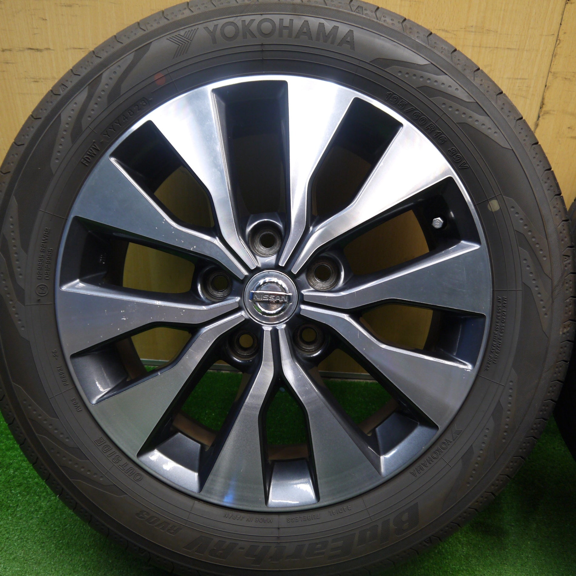 美品】ニッサン C27 セレナ ハイウェイスター 後期 純正 16in 6J