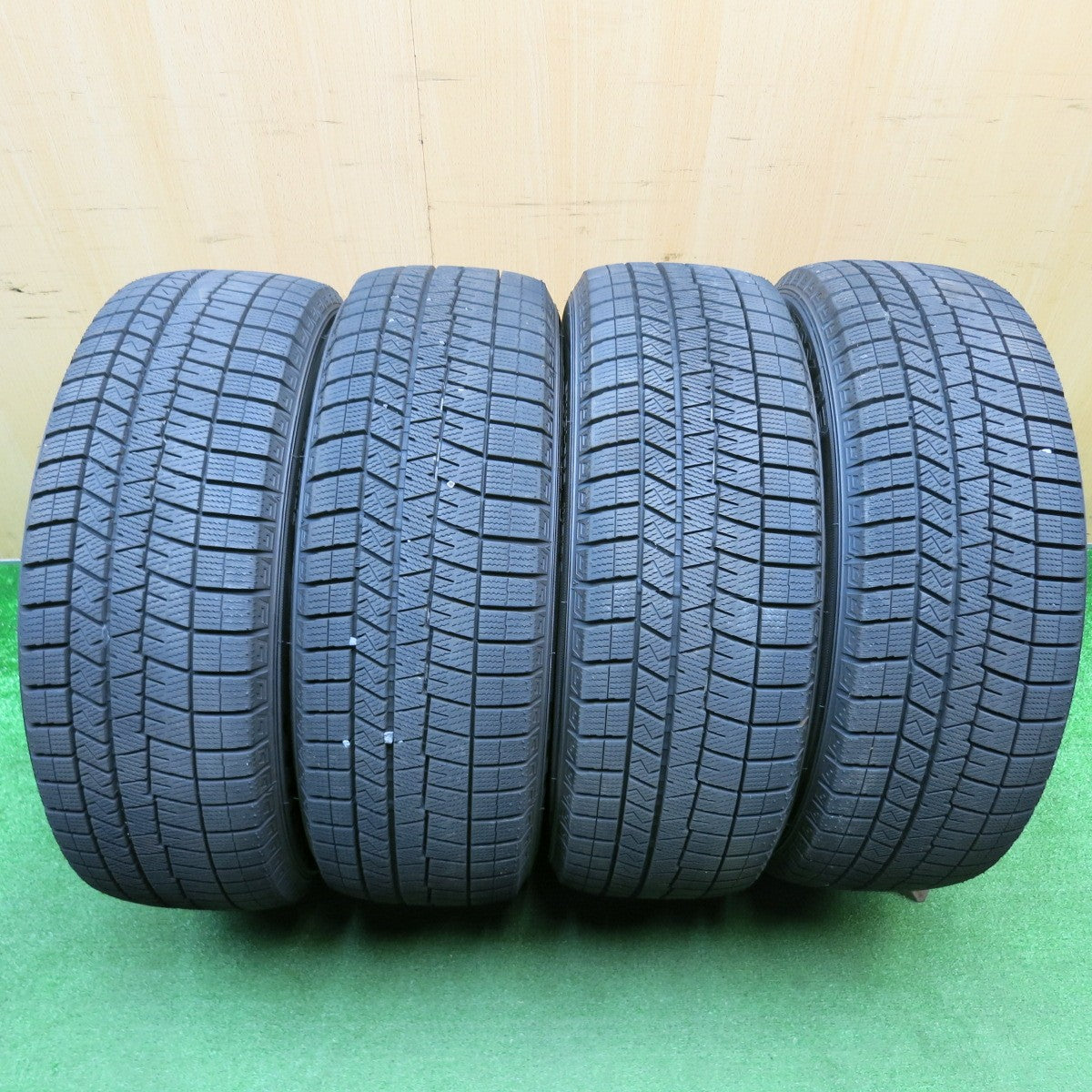バリ溝！22年！キレイ！9.5分★スタッドレス 215/55R17 ダンロップ ウインターマックス 03 Fang ファング 17インチ PCD114.3/5H★5122108HAス