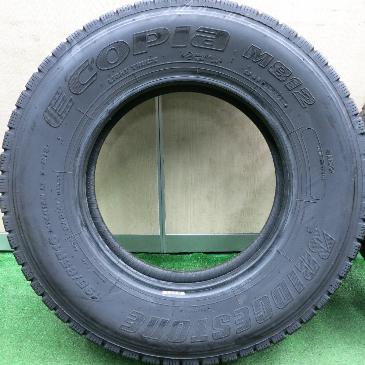 *送料無料* バリ溝！20年！8.5分★トラック タイヤ 195/85R16 114/112N ブリヂストン エコピア M812 ミックス オールシーズン 16インチ★4071403HAノタ