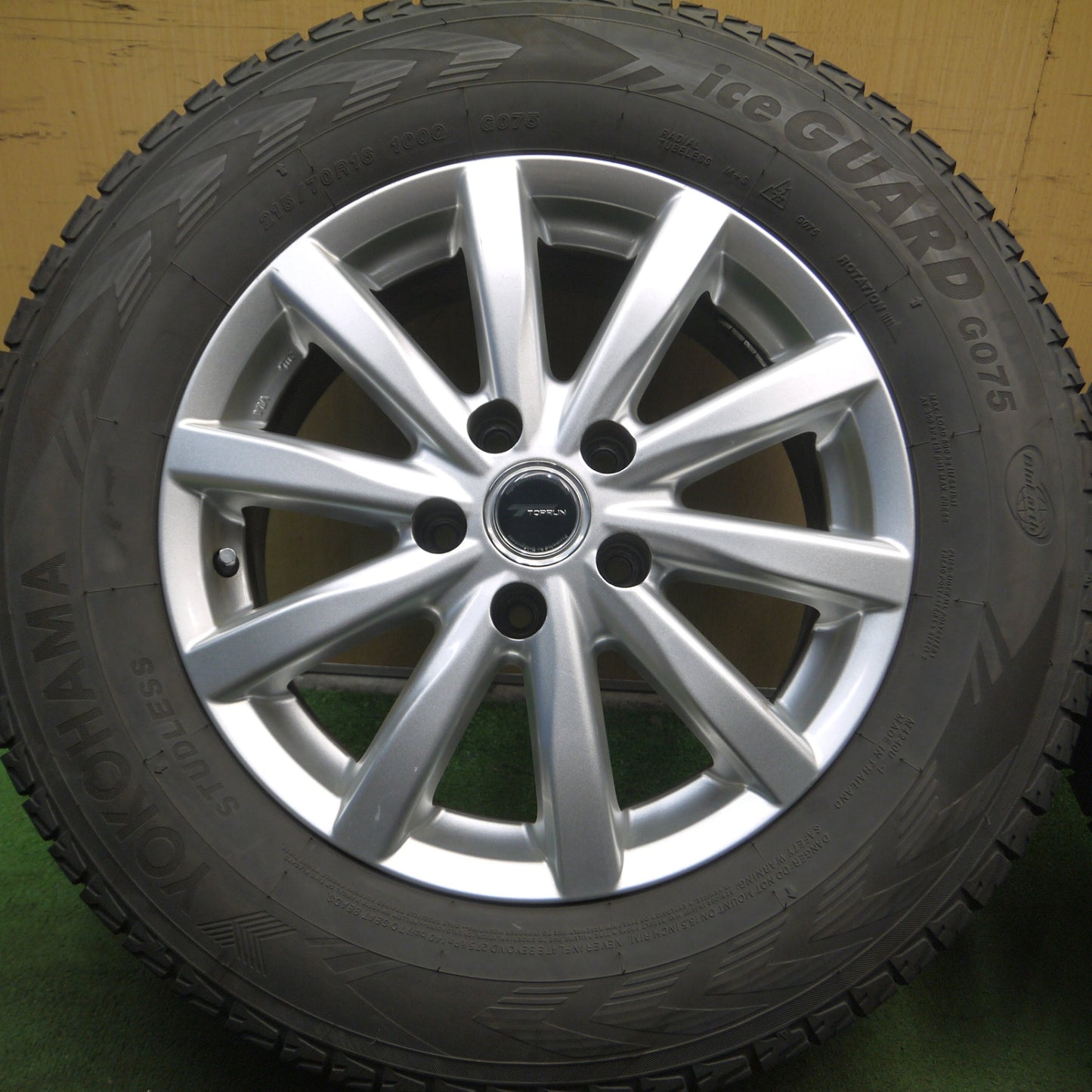 *送料無料* 4本価格★スタッドレス 215/70R16 ヨコハマ アイスガード G075 TOPRUN トップラン 16インチ PCD114.3/5H★4072403Hス