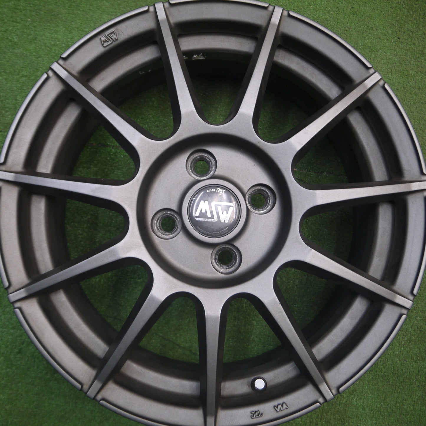 [送料無料] キレイ★O・Z MSW85 ホイール 16インチ 16×6.5J OZ PCD100/4H★5020713Hホ
