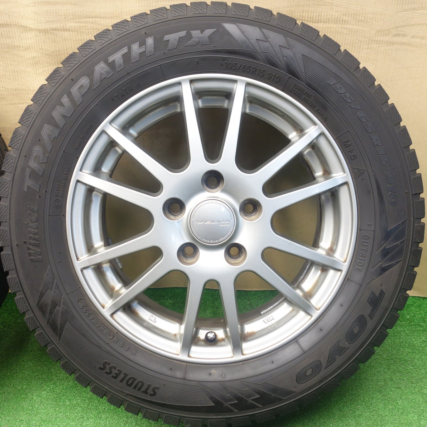バリ溝！22年！9分★スタッドレス 195/65R15 トーヨー ウインター トランパス TX VELVA ヴェルヴァ 15インチ PCD114.3/5H★6021102KTス