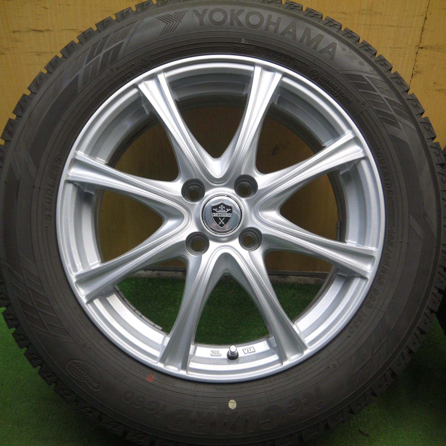*送料無料* バリ溝！21年！キレイ！9.5分以上★スタッドレス 195/65R16 ヨコハマ アイスガード iG60 ESTROSA エステローザ PCD100/4H★4050802Hス