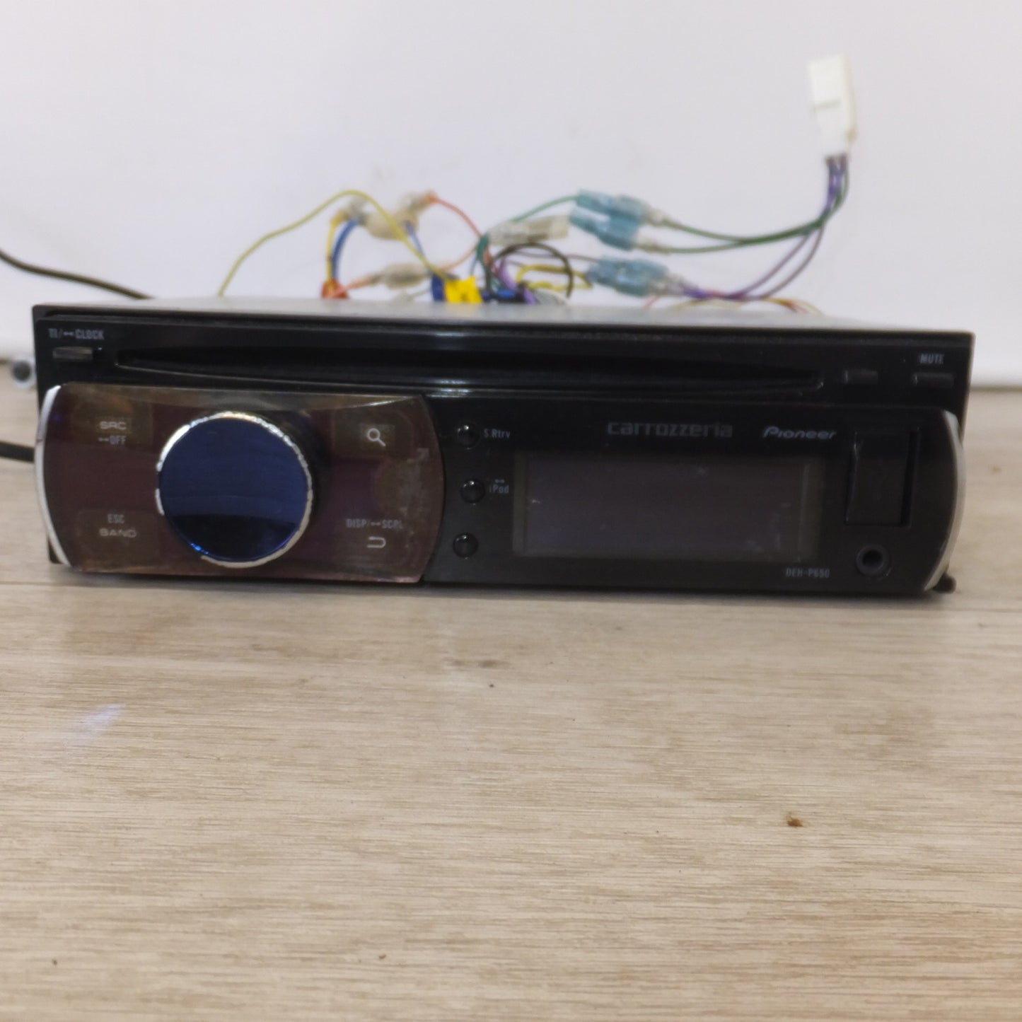 [送料無料] ★カロッツェリア carrozzeria カーオーディオ 1Dメインユニット DEH-P650[79]★