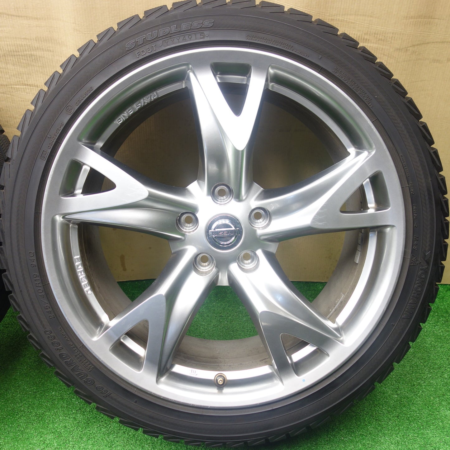 バリ溝！キレイ！9.5分★日産 Z34 フェアレディZ 純正 RAYS製 鍛造 245/40R19 275/35R19 スタッドレス ヨコハマ アイスガード iG30 19インチ PCD114.3/5H★5122201KTス