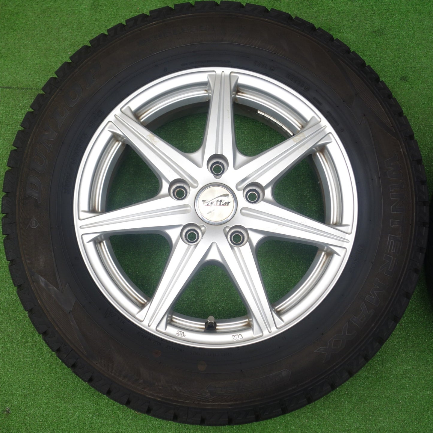バリ溝！ほぼ10分★スタッドレス 205/65R15 ダンロップ ウインターマックス WM02 Treffer トレファー 15インチ PCD114.3/5H★6021302KTス