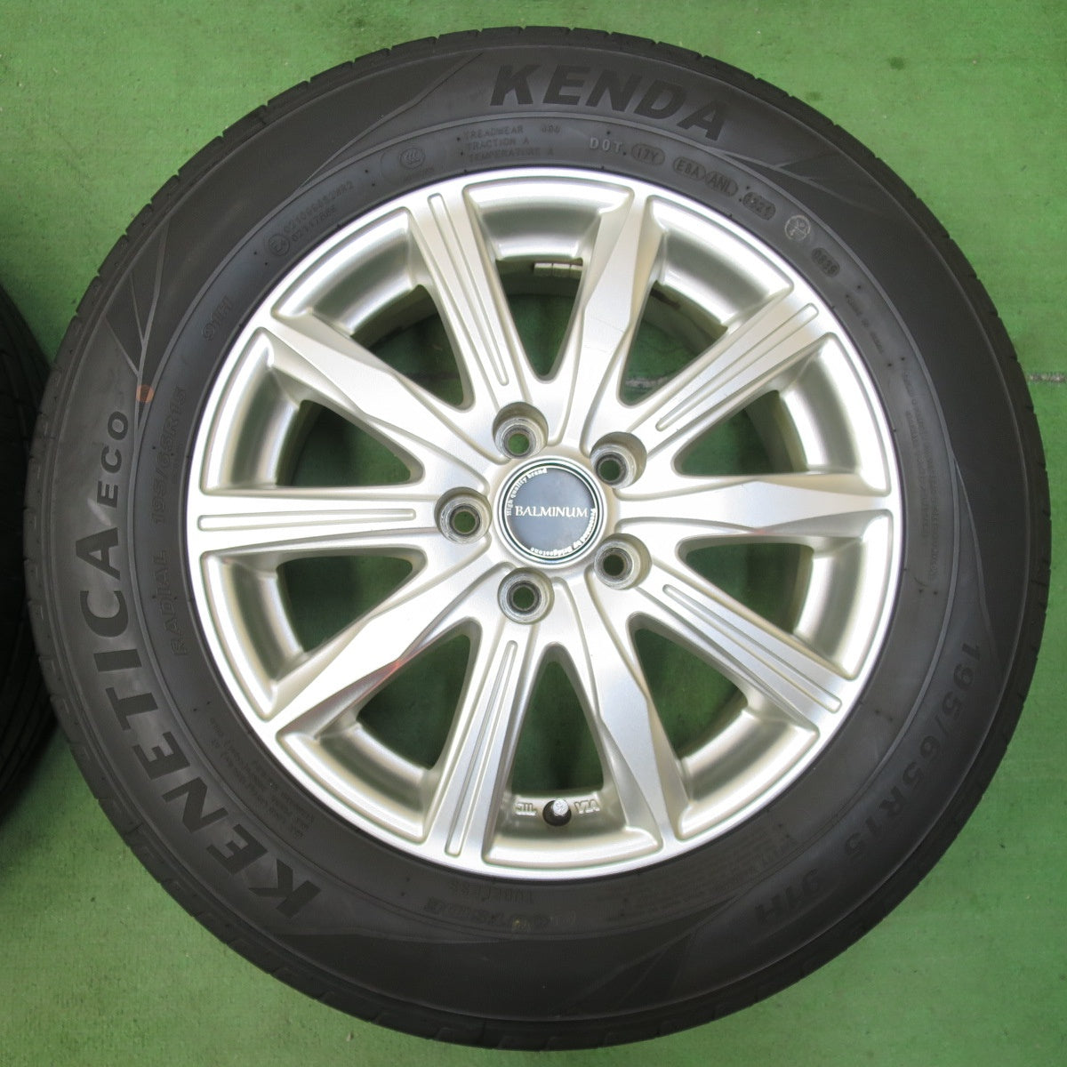 [送料無料] バリ溝！21年！キレイ！9分★プリウス 等 195/65R15 ケンダ ケネティカ エコ BALMINUM バルミナ 15インチ PCD100/5H★5021702イノ