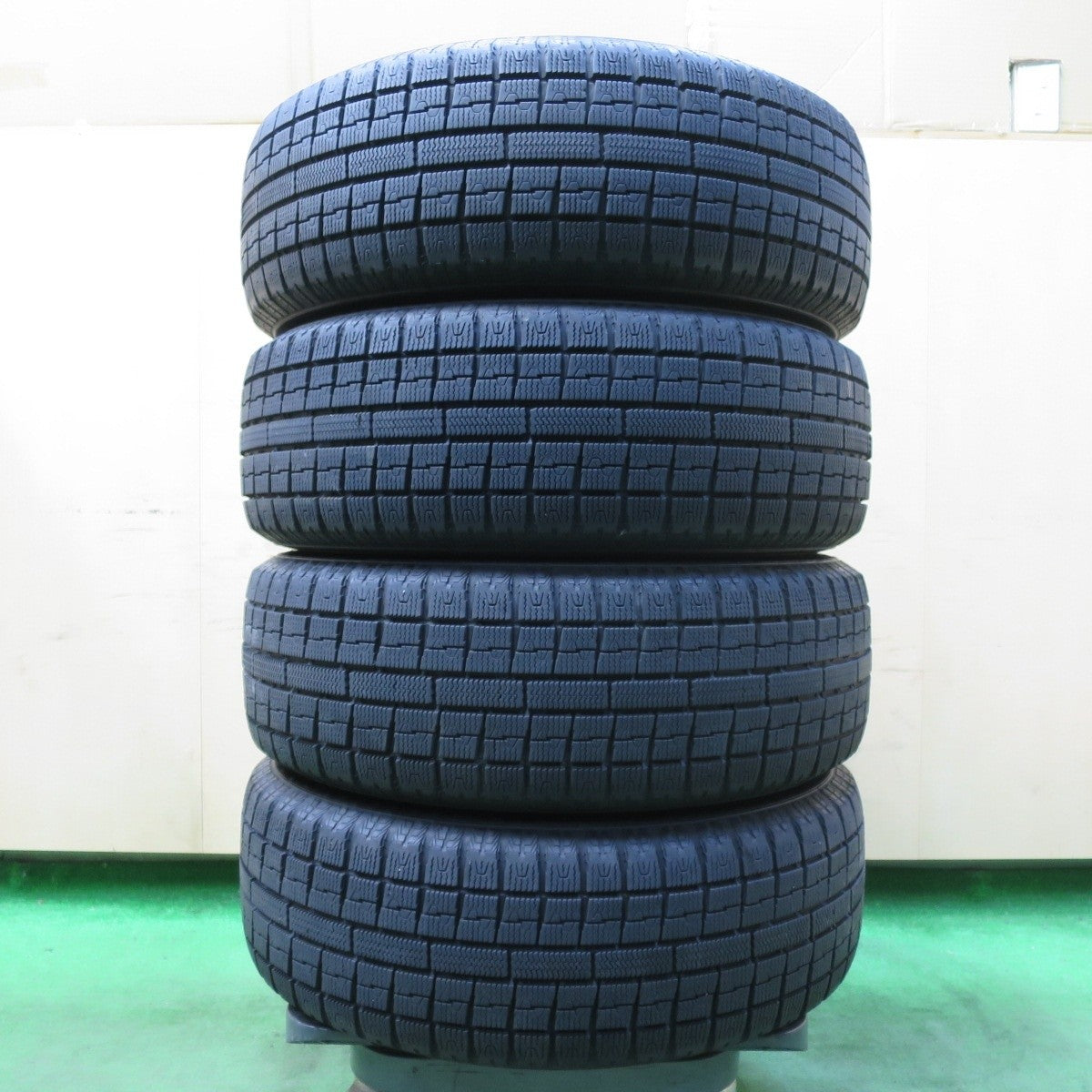 バリ溝！キレイ！9.5分★スタッドレス 195/65R15 トーヨー ガリット G5 NIRVANA NV ニルバーナ ニルヴァーナ 15インチ PCD114.3/5H★4113001イス