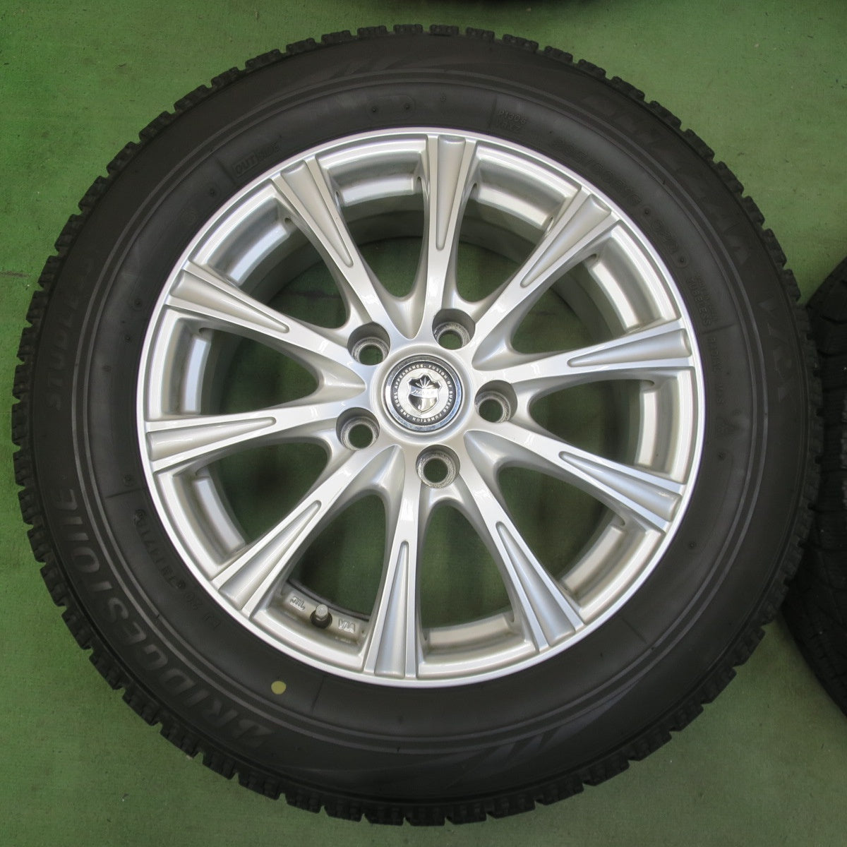 4本価格◎スタッドレス 205/60R16 ブリヂストン ブリザック VRX JOKER ジョーカー 16インチ PCD114.3/5H◎6070905イス