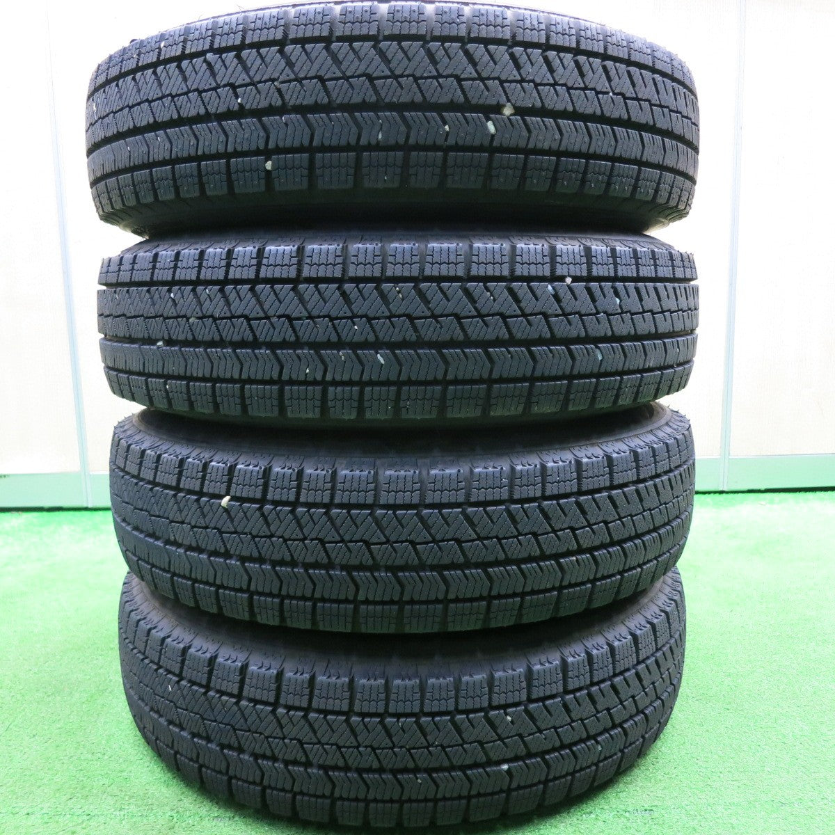 [送料無料] バリ溝！21年！9.5分★スタッドレス 145/80R13 ブリヂストン ブリザック VRX2 社外 アルミ 13インチ PCD100 110 114.3/4H マルチ★4112904HAス
