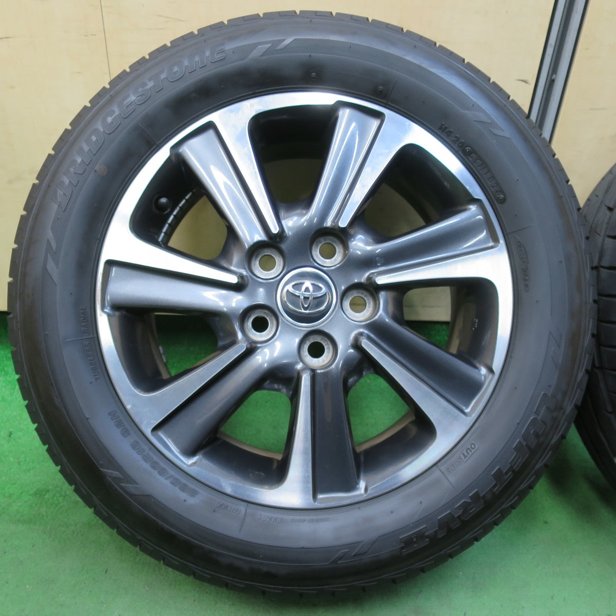 [送料無料] バリ溝！24年！キレイ！9.5分★トヨタ 80系 ノア ヴォクシー 純正 205/60R16 ヨコハマ ブルーアース RV-02 ブリヂストン LUFT RV2 16インチ PCD114.3/5H★5020902IMノ