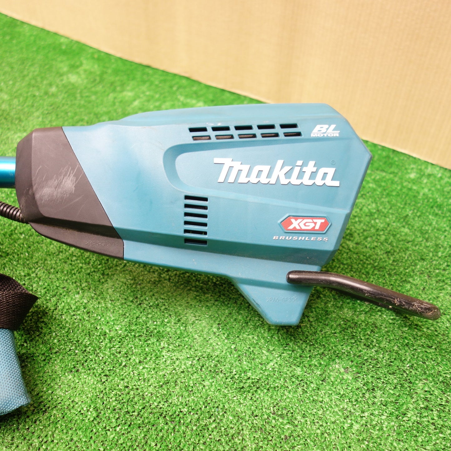 【愛知発 直接引取限定】◆マキタ 充電式 草刈機 MUR015G 40V(max) 本体のみ コードレス ハンドル式 草刈り機 刈り払い機 Makita◆