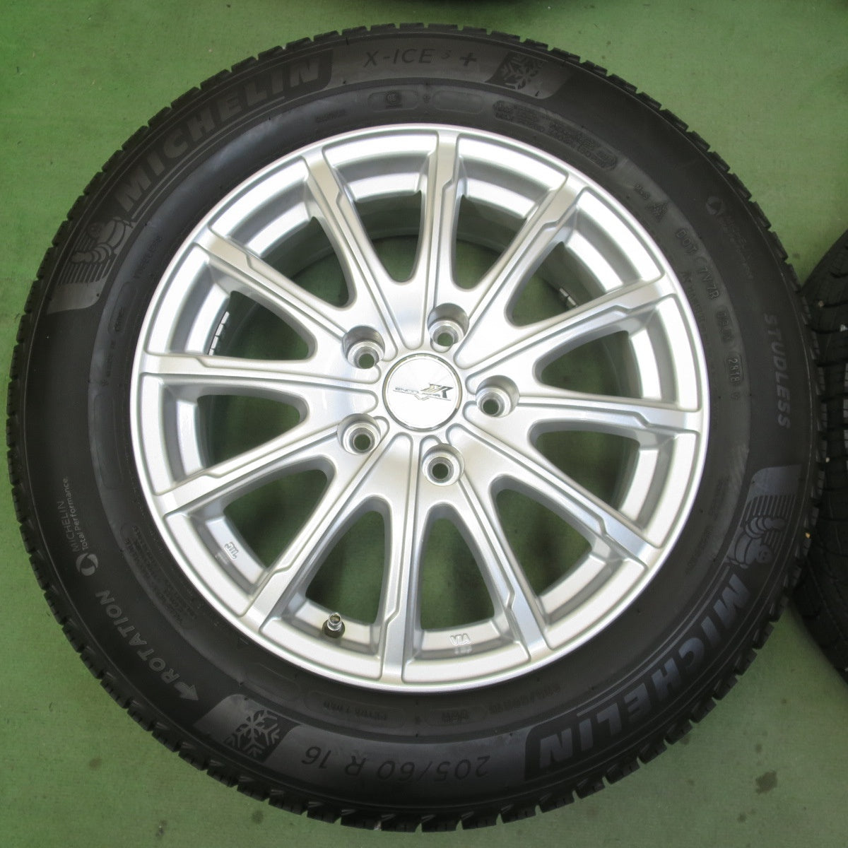 バリ溝！キレイ！ほぼ10分◎スタッドレス 205/60R16 ミシュラン X-ICE3+ ENCOUGAR エンクーガー 16インチ PCD114.3/5H◎6090910イス
