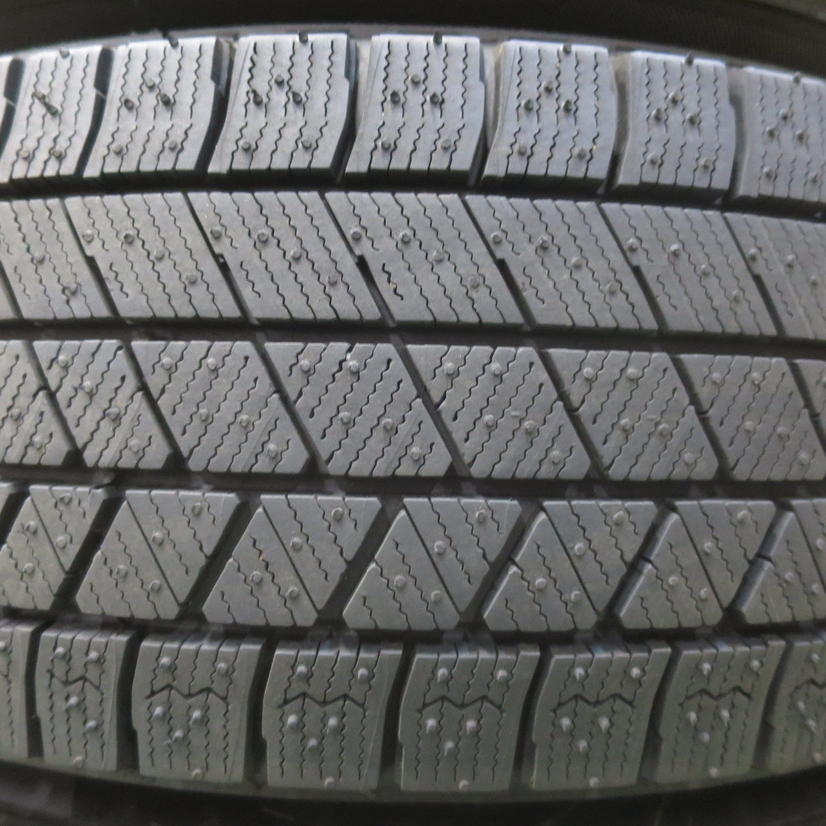 ほぼ未使用！25年★ライズ ロッキー 等 195/65R16 スタッドレス ブリヂストン ブリザック VRX3 D.O.S. DOS 16インチ PCD100/5H★6033103イス