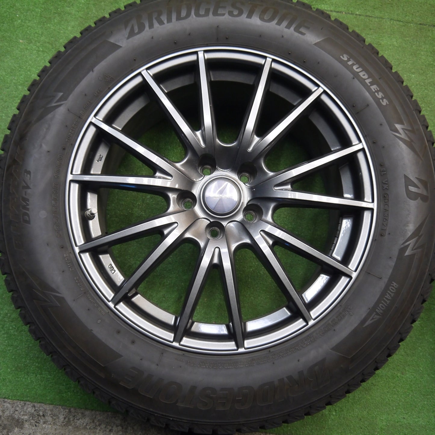 センサー付！バリ溝！21年！キレイ！8.5分★レクサス NX 等 235/65R18 スタッドレス ブリヂストン ブリザック DM-V3 VELVA SPORT ヴェルヴァ 18インチ PCD114.3/5H★5120307Hス