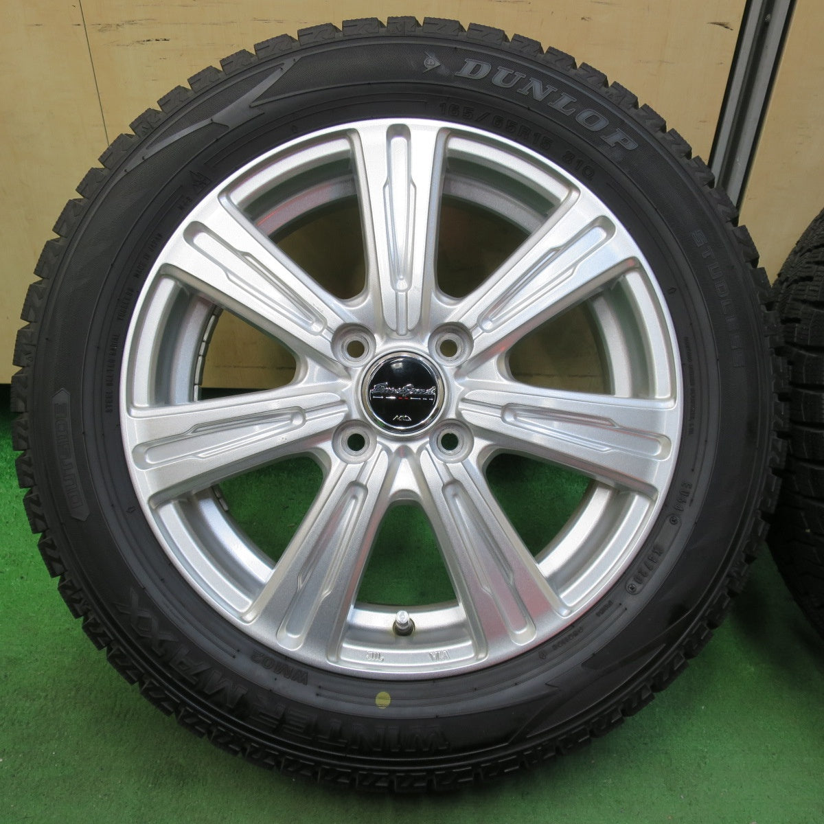 [送料無料] バリ溝！キレイ！9.5分★スタッドレス 165/65R15 ダンロップ ウインターマックス WM02 EuroSpeed MiD タフト ハスラー ソリオ 等 PCD100/4H★5011803イス