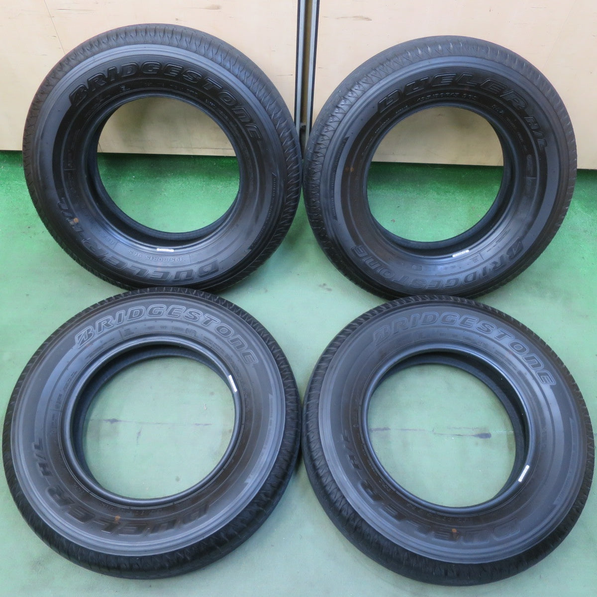 バリ溝！25年！9.5分◎195/80R15 ブリヂストン デューラー H/L 852 DUELER タイヤ 15インチ ジムニー シエラ ジムニー ノマド 等◎6082803イノタ