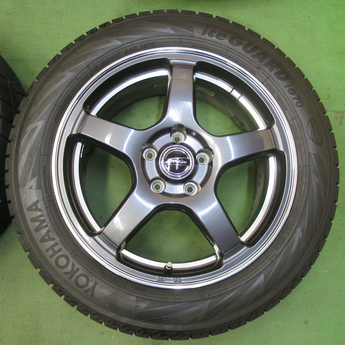バリ溝！21年！キレイ！9.5分以上★スタッドレス 215/55R17 ヨコハマ アイスガード iG70 F-DiRECTION WS5 Fディレクション 17インチ PCD114.3/5H★5100710イス