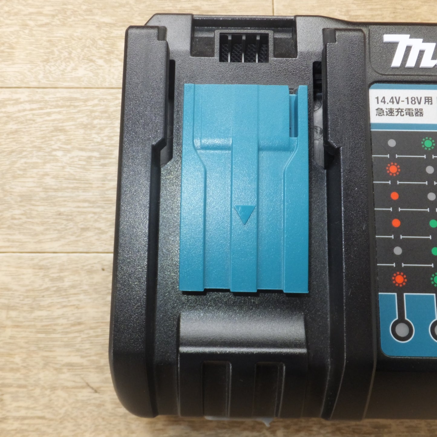[送料無料] 美品★マキタ makita 急速充電器 DC18RF　100V～ 330W 50/60Hz　14.4V-18V 12A　5V 2.1A★