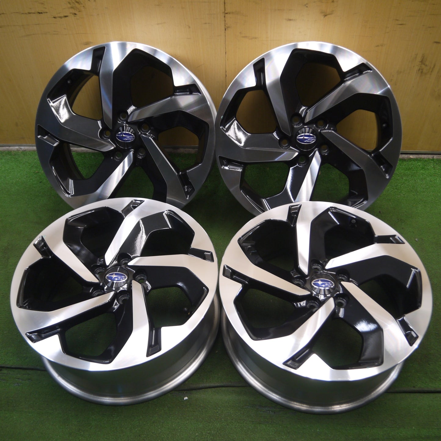 *送料無料* 新車外し★スバル フォレスター SKE アドバンス 純正 純正 ホイール 18インチ Advance 18×7J PCD114.3/5H★4051006Hホ