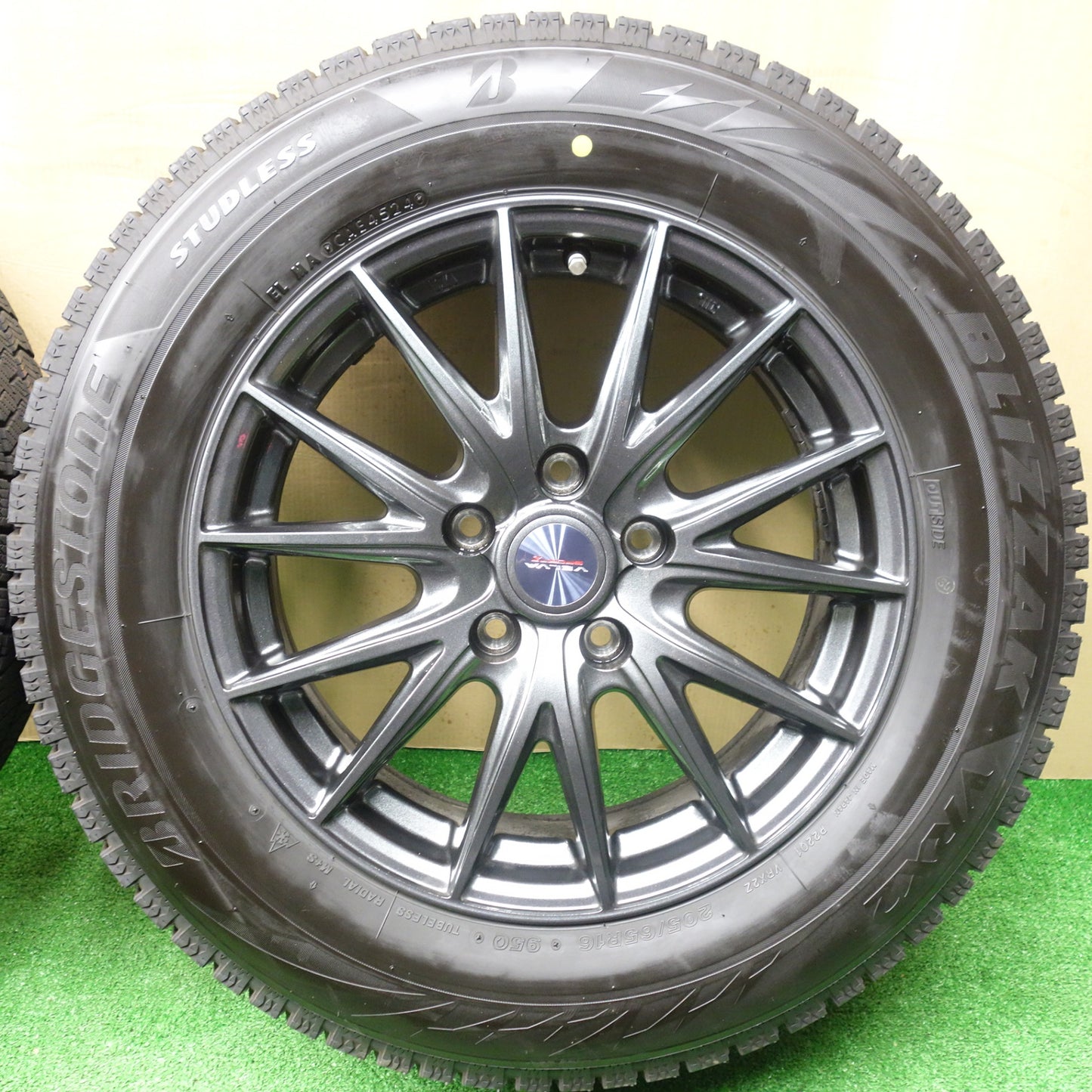 バリ溝！24年！キレイ！9.5分★スタッドレス 205/65R16 ブリヂストン ブリザック VRX2 VELVA SPORTZ ヴェルヴァ 16インチ PCD114.3/5H★5122002KTス