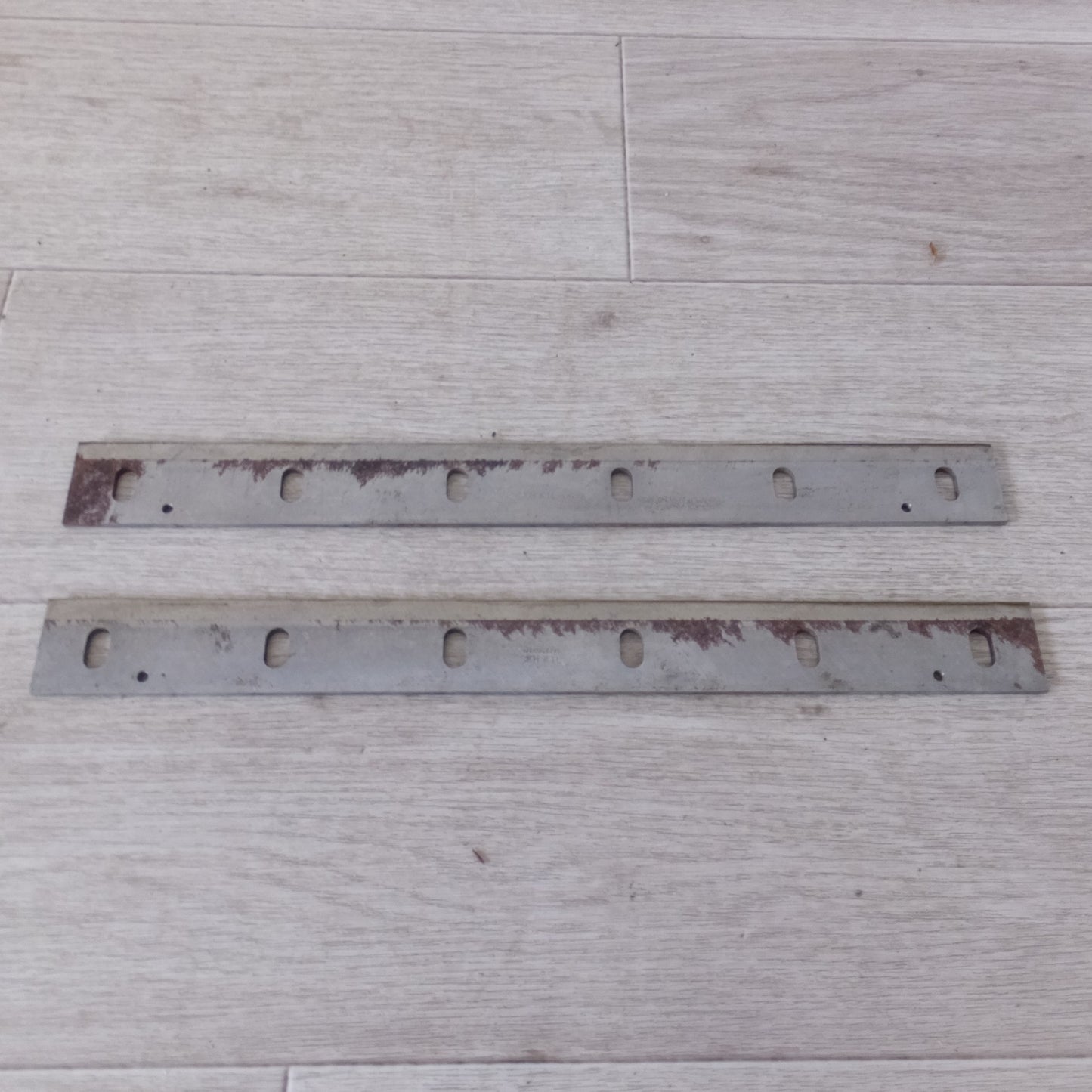 [送料無料] ★マキタ makita カンナ刃 高速度鋼 SKHK1L 793350-7 306×32×3mm　モデル 2012★