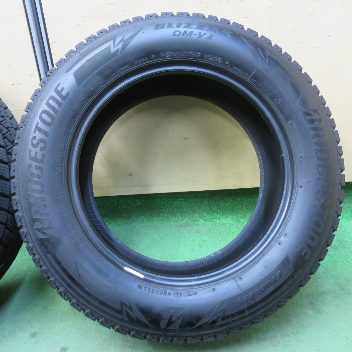 バリ溝！22年！9.5分★スタッドレス 225/65R17 ブリヂストン ブリザック DM-V3 タイヤ 17インチ ハリアー RAV4 ヴァンガード 等★6010708イスタ